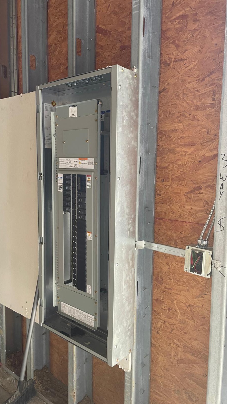 Mid-century home electrical panel modernization in Richardson, Texas